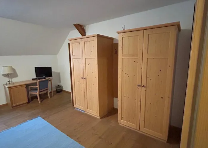 Schlosshotel Wolfshagen Отель Wolfshagen (Brandenburg)